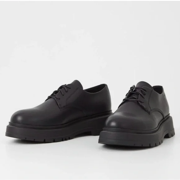 Vagabond NEW Black Chunky Leather

Jeff Derby Shoes Vagabond Shoemakers Go Full Fall With Latest Collection main image 3